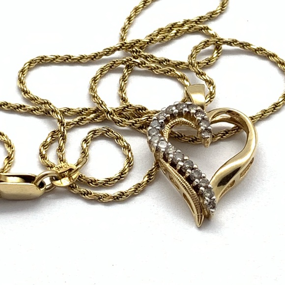 SOLD🔥 10K Diamond Cutout Heart Pendant Necklace - Picture 6 of 8